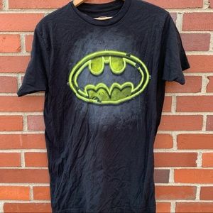 Men’s Batman black yellow logo short sleeve shirt- M